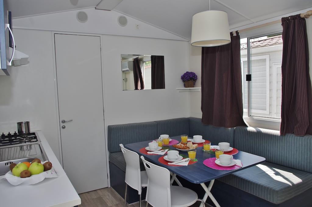 Happy Camp Mobile Homes In Camping Bella Austria Sankt Peter am Kammersberg Zimmer foto