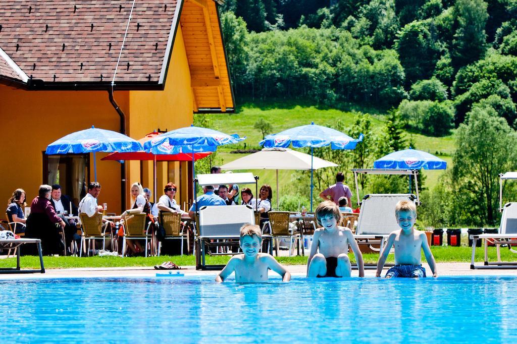 Happy Camp Mobile Homes In Camping Bella Austria Sankt Peter am Kammersberg Exterior foto